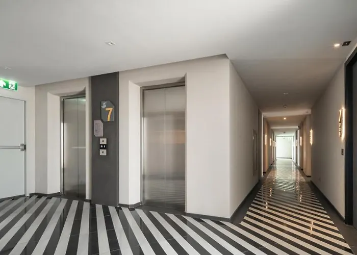 Hotel Seekers Finders Rama Iv Surestay Collection By Bw