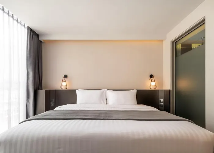 Hotel Seekers Finders Rama Iv Surestay Collection By Bw Bangkok