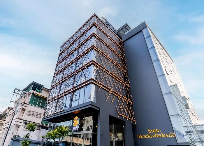 Seekers Finders Rama Iv Surestay Collection By Bw Hotel