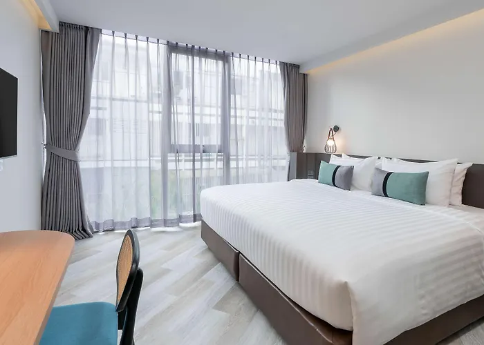 Hotel Seekers Finders Rama Iv Surestay Collection By Bw 4*