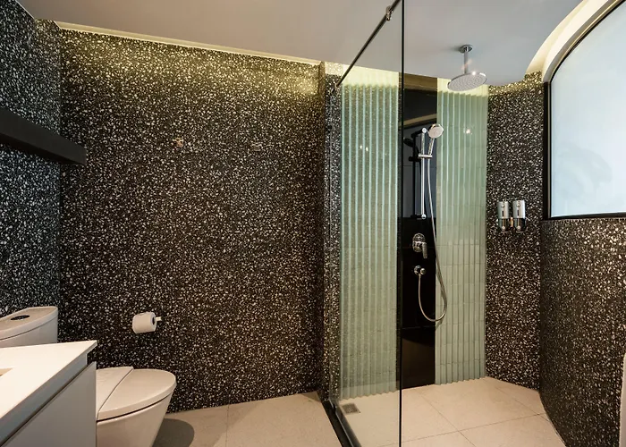 Hotel Seekers Finders Rama Iv Surestay Collection By Bw 4*