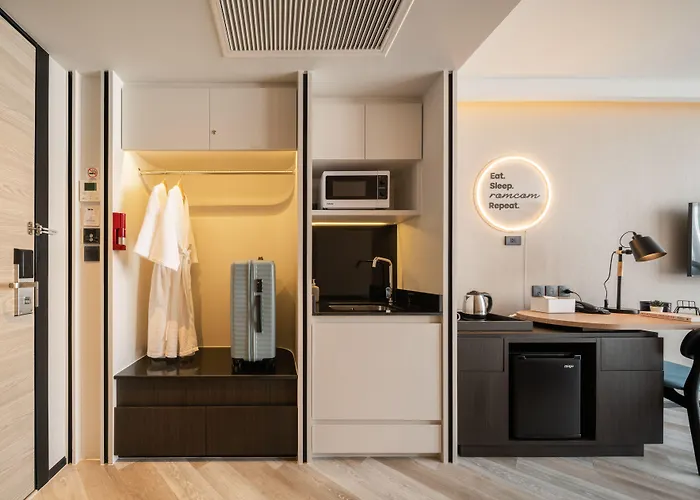 Hotel Seekers Finders Rama Iv Surestay Collection By Bw 4*