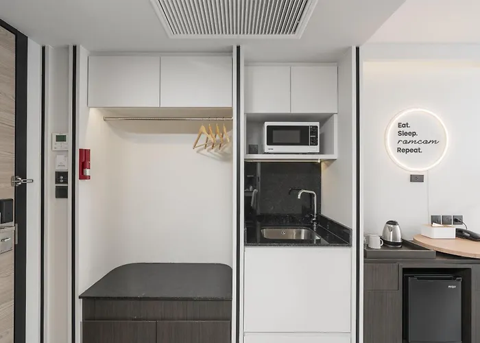 Hotel Seekers Finders Rama Iv Surestay Collection By Bw 4*